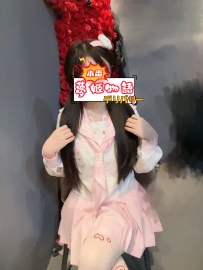 ✨ 小柄で元気いっぱい、Bカップの甘えん坊ロリ系