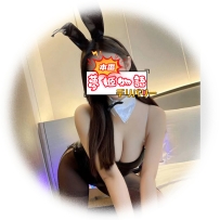 れな（23歳）  黒ストッキングのうさぎコスプレ、Eカップ
