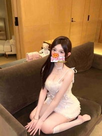 美波  #20歳 #50000円 🍓 現役のコンカフェ店員
